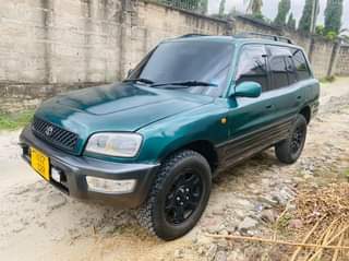 A picture of Rav4 old