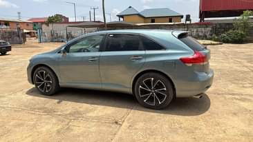 A picture of Toyota Venza 2010