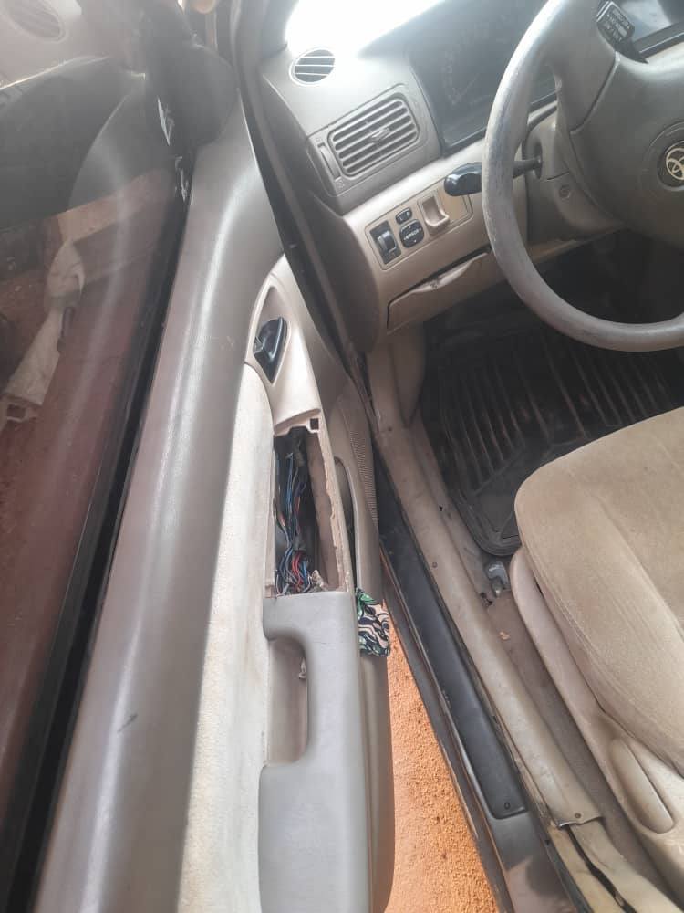 A picture of 04. Toyota Corolla