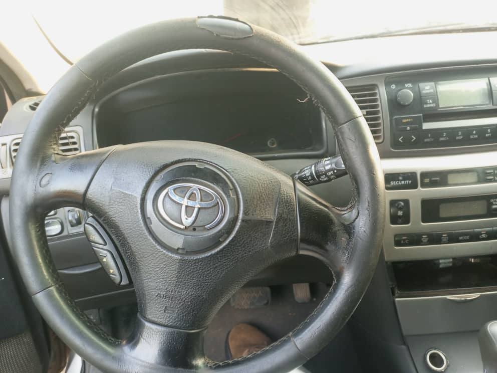 A picture of Toyota corrola Obama automatic drive