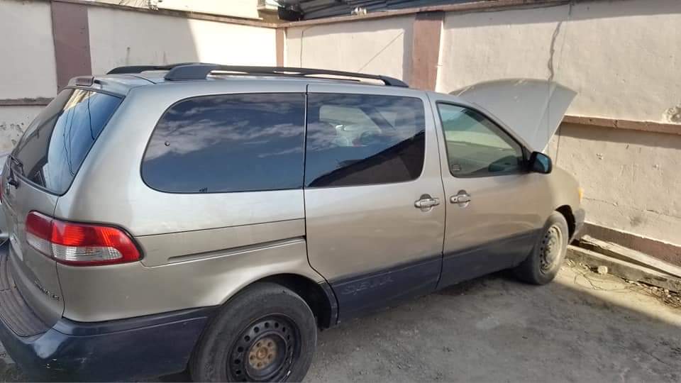 A picture of Toyota Sienna 2001
