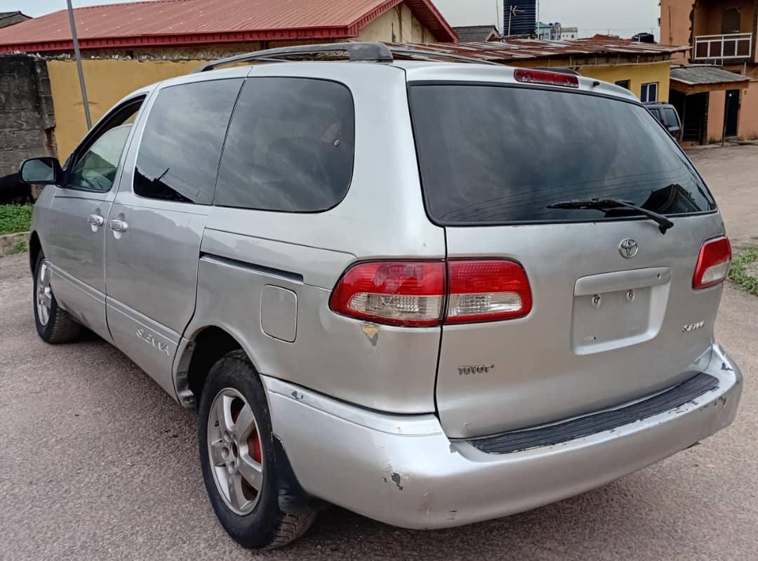 A picture of Toyota Sienna