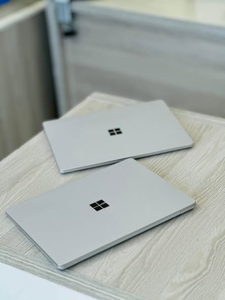 A picture of Surface Laptop Go 10th Gen BEI 750 000 WhatsApp http