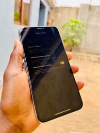A picture of iPhone XS Max N F 64Gb at 550k UGX