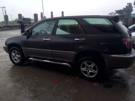 A picture of Morning market Sharp lexus Rx 300 Engine sound Gear working