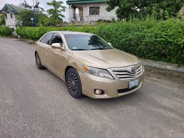 A picture of 2010 keyless XLE toyota camry for sale very sound 2