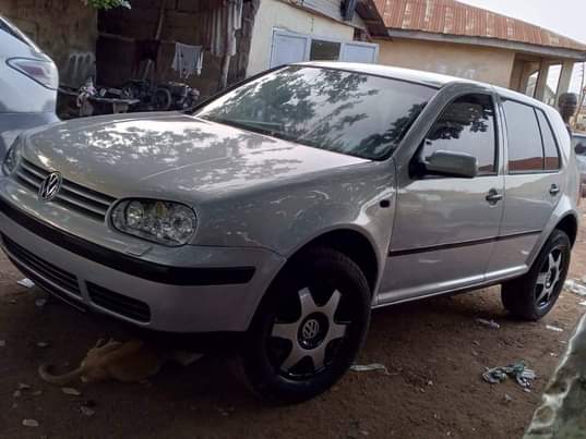 A picture of 2002 Volkswagen Golf 3