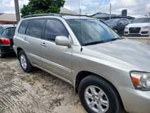 A picture of Neatly used Toyota highlander 2004 model Good engine and smooth