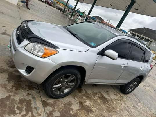 A picture of Toyota RAV4 2010 model