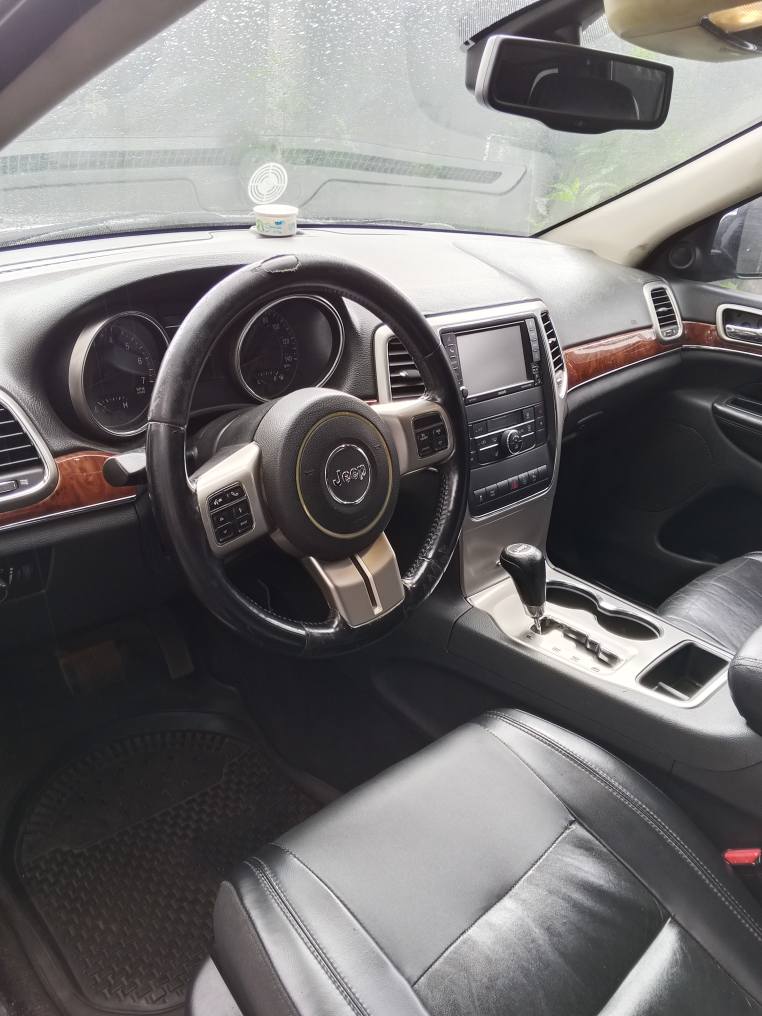 A picture of 2011 grand Cherokee
