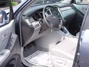 A picture of Tokunbo vehicle Toyota highlander 2006 the price is 2 5million