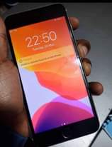 A picture of Iphone 6s plus Gb 32 Bh 100 Imenyooka haina kipengele