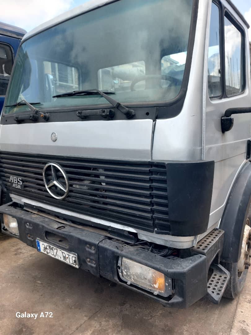 A picture of Foreign used 814 tipper truck available for sale 