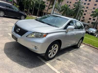 A picture of Foreign used fullest option Rx350 2010