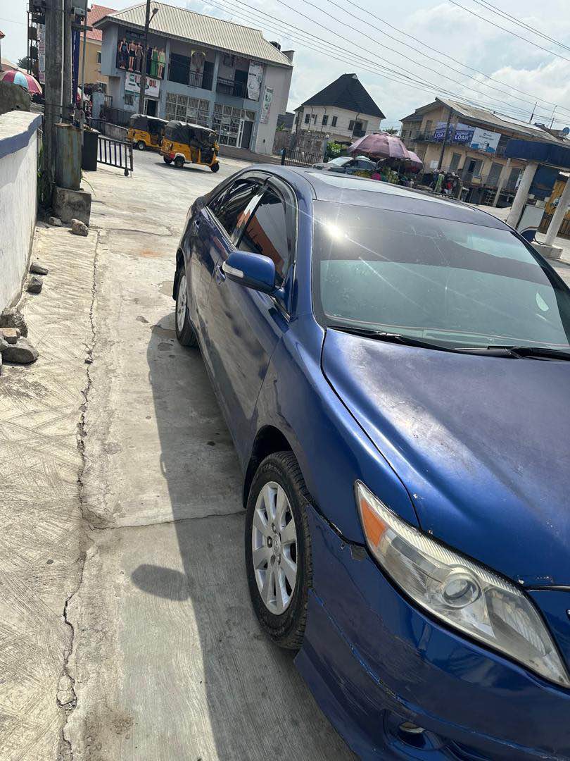A picture of 2010 Toyota Camry Thumb start v6
