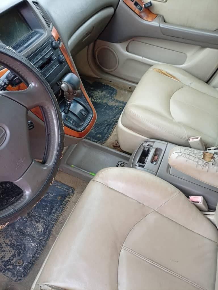 A picture of Lexus RX 300