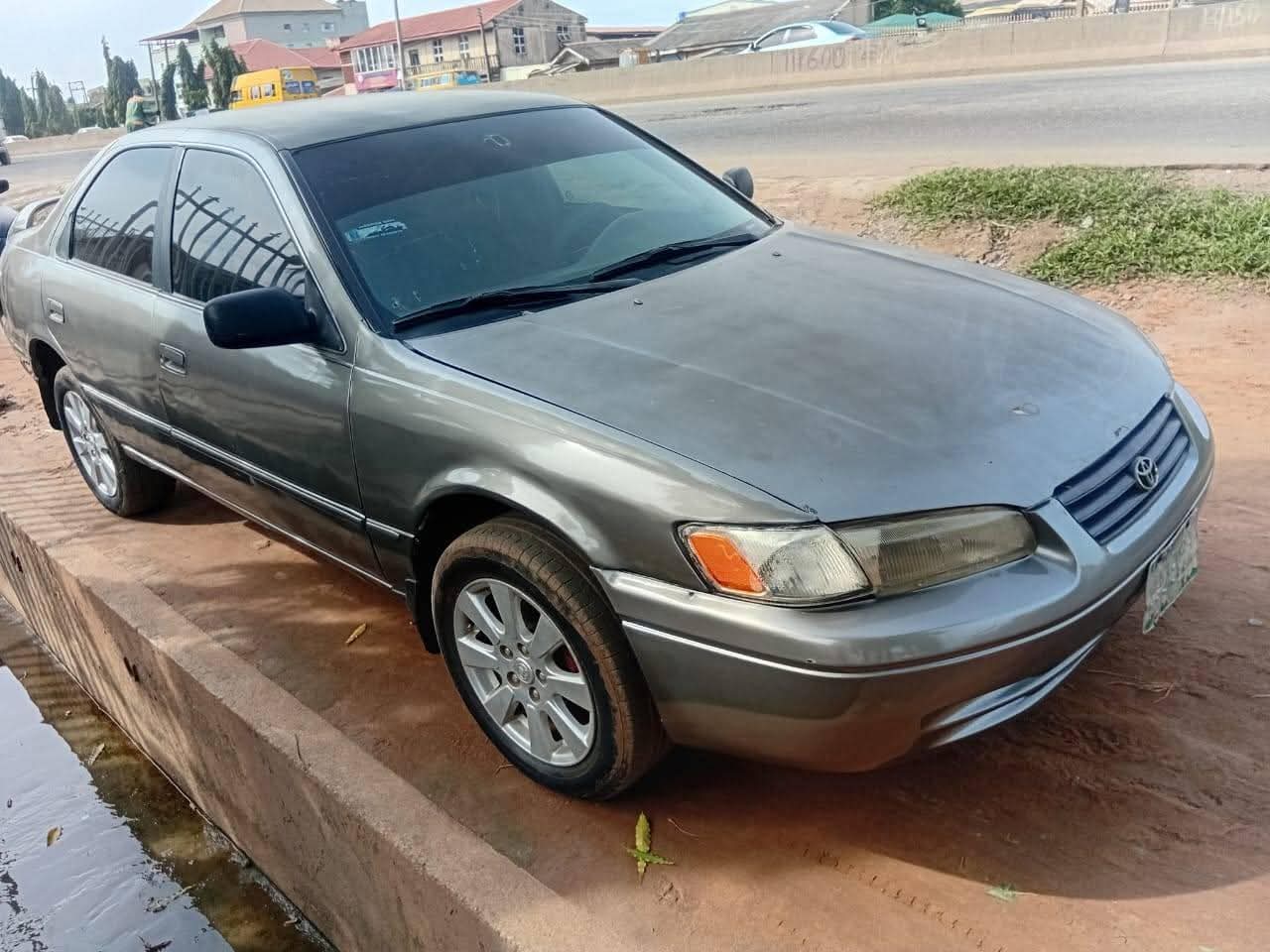 A picture of 2002 Toyota camry