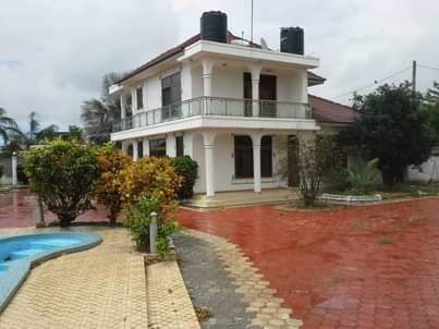 A picture of GHOROFA ZURI LINAUZWA LIPO UNUNIO BEACH MANISPAA YA KINONDONI DSM