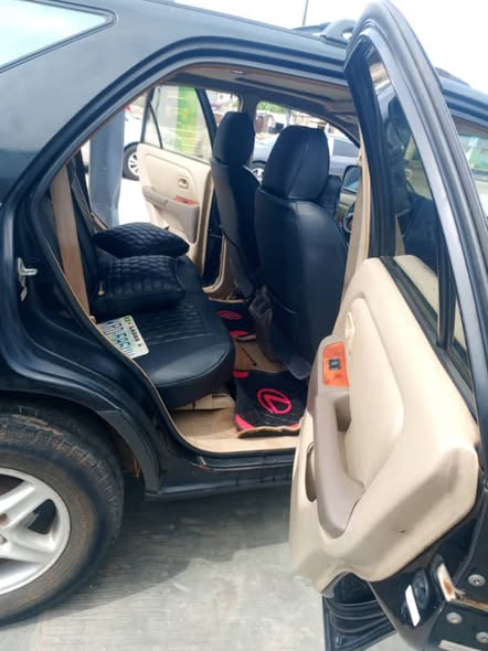 A picture of 2000 Lexus RX300