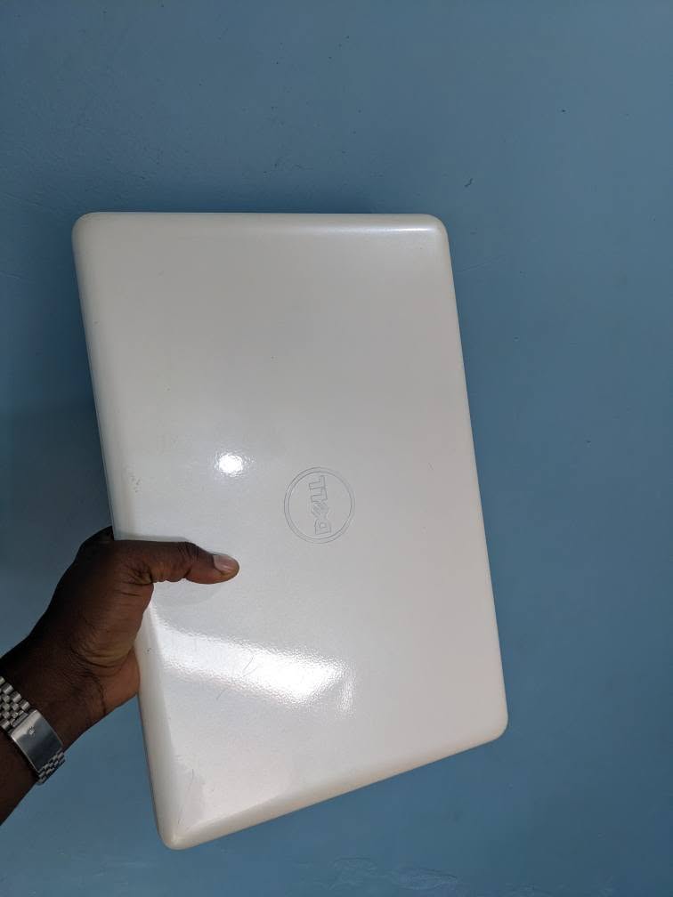 A picture of Dell laptop