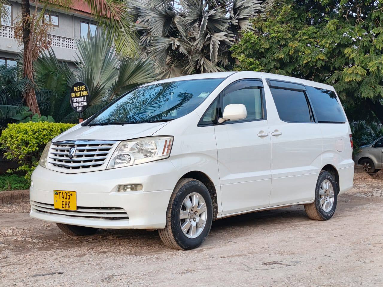 A picture of Alphard 0767058883