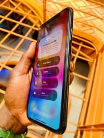 A picture of iPhone 11 Pro Max 256Gb at 880k