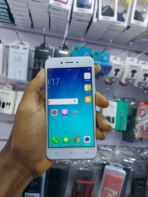 A picture of Oppo a37 storage
