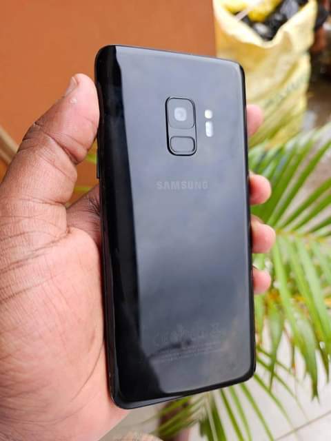 A picture of SAMSUNG S9