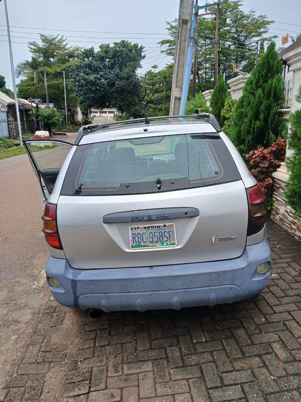 A picture of Belgium standard Pontiac vibe 2004