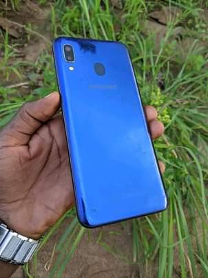 A picture of Samsung a20