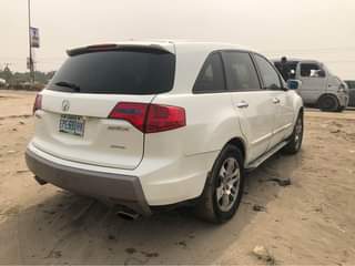 A picture of Accura MDX 08