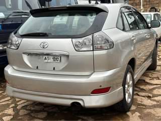 A picture of Toyota Harrier 2010 model