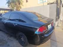 A picture of IMAGINE OOOO THIS BEAUTIFUL BAE HONDA CIVIC 2006 Is leaving