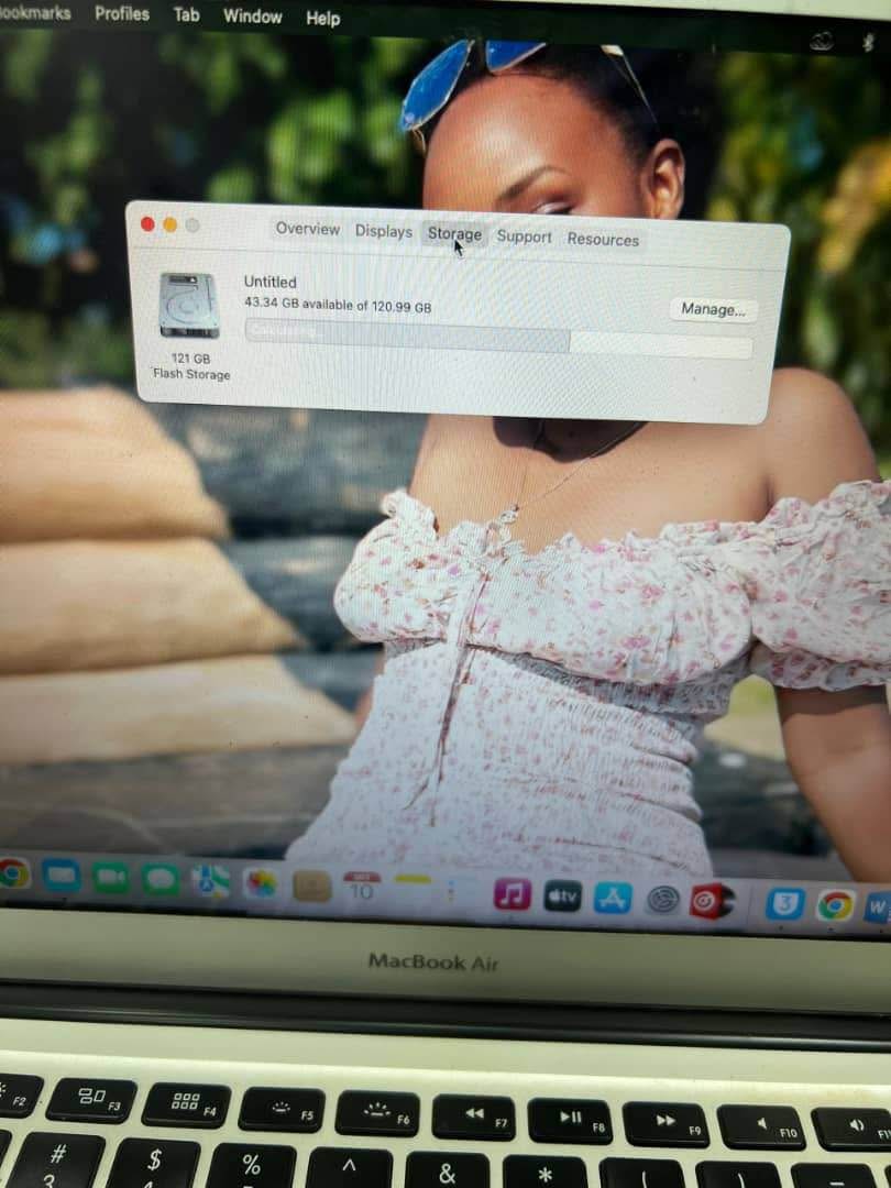 A picture of MacBook 2015 model