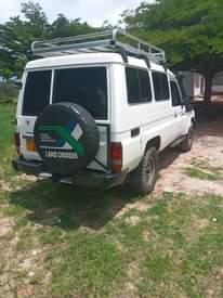 A picture of Toyota Landcruiser Hardtop Ihz Full ac Dashbord ndogo Inauzwa Bei