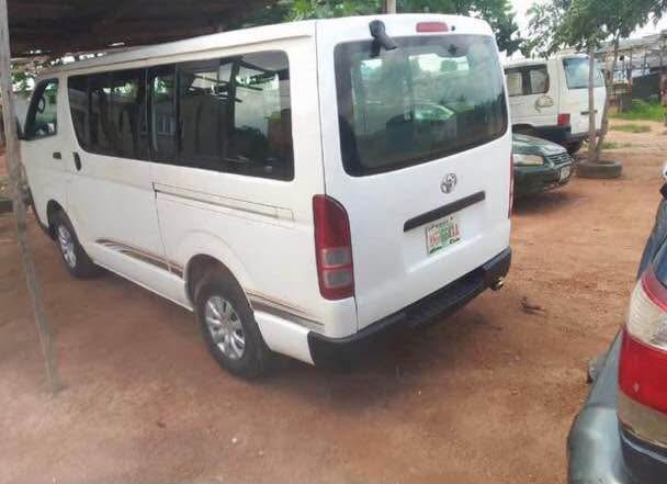 A picture of Very clean hummer bus must go asap brainbox faulty