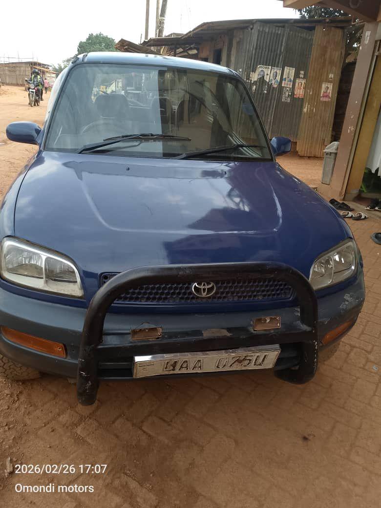 A picture of 2003 Toyota rav4