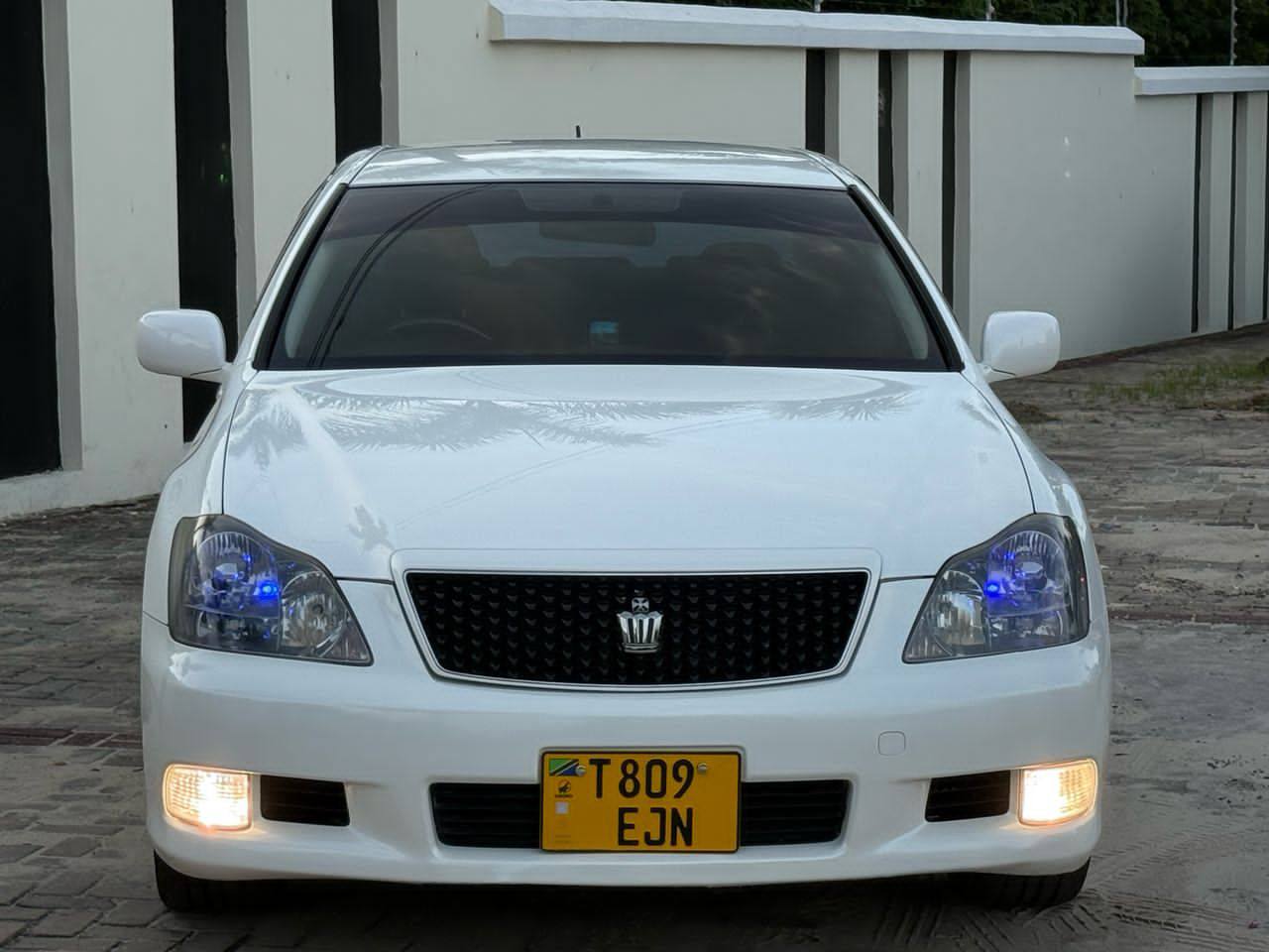A picture of TOYOTA CROWN ATHLETE EJN