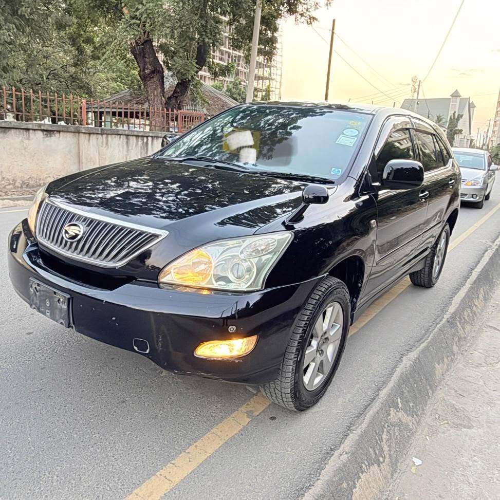 A picture of Toyota harrier inauzwa 26 5million maongezi kidogo