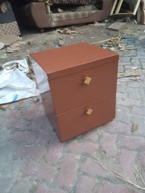 A picture of BEDSIDE DROO MBILI NJOO NA OFA INBOX 0712788315