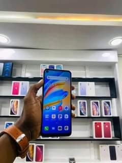 A picture of Tecno camon 18 128gb clean
