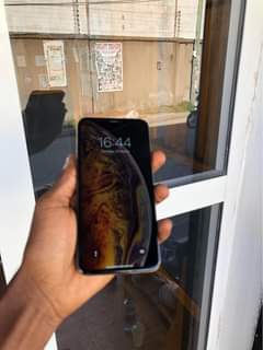 A picture of iPhone XS max
