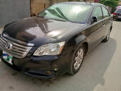 A picture of Toyota Avalon 05