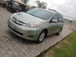 A picture of Extremely super sharp Toyota Sienna 07 Model FIRST BODY Beligum