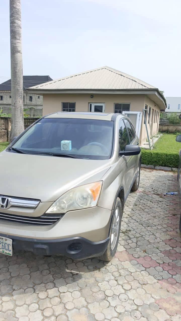 A picture of Car Honda CR V 08