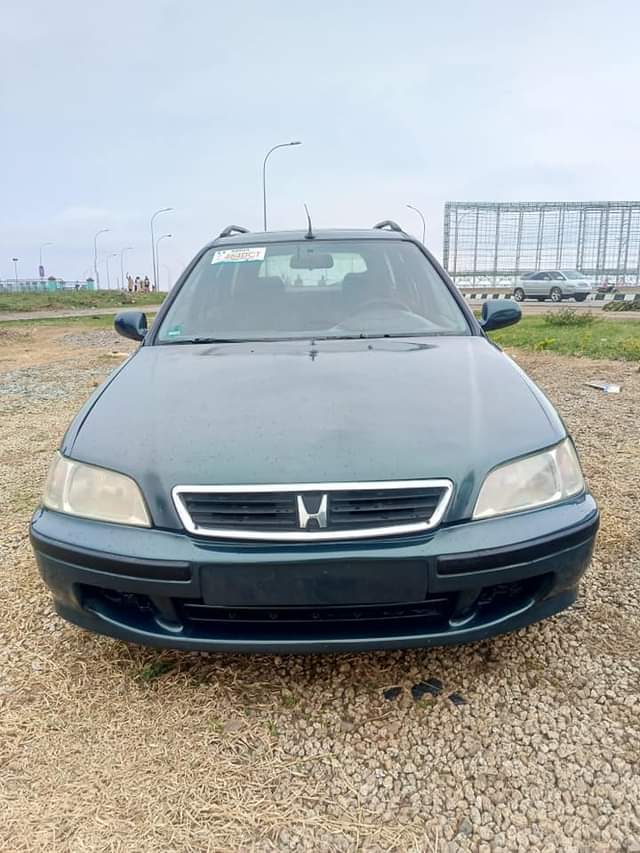 A picture of 2001 Honda Accord manual untempered engine and gear AC chilling