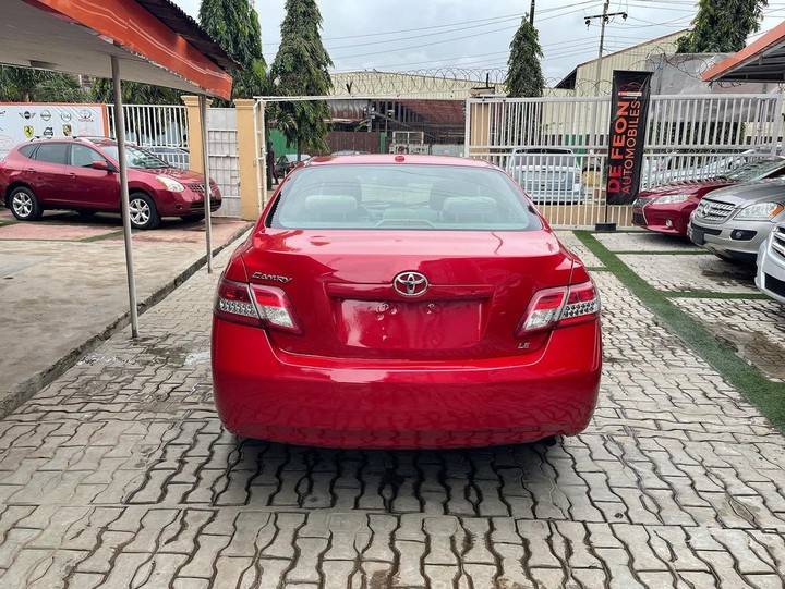 A picture of 2010 Toyota Camry red 09167343919