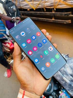 A picture of Samsung galaxy S20plus 5G