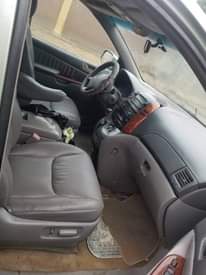 A picture of 2006 Toyota seana 206
