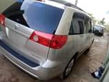 A picture of Toyota sienna